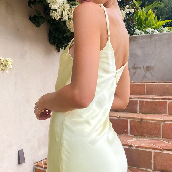 Elegant Cream Maxi Dress - Picture 5 of 8